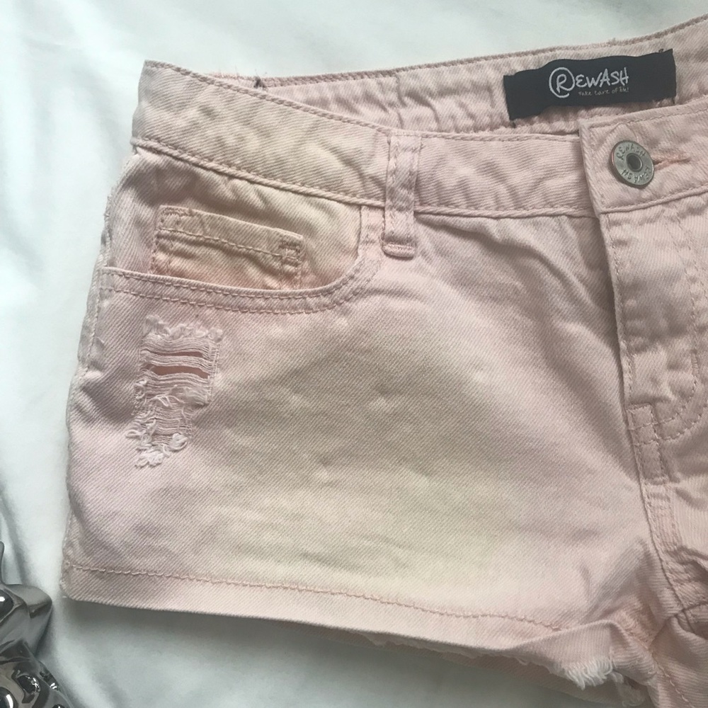 🔥Pink Distressed Shorts - Picture 3 of 5